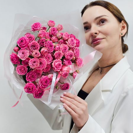 Букет кустовых пионовидных роз Малиновость 11