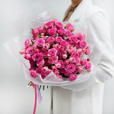 Букет кустовых пионовидных роз Малиновость 15