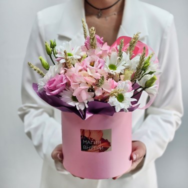 Цветы розовые в коробке Хорошее настроение