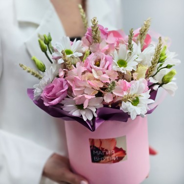 Цветы розовые в коробке Хорошее настроение