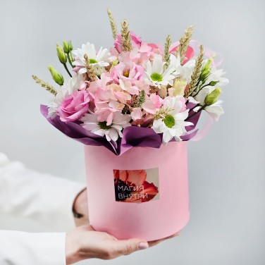 Цветы розовые в коробке Хорошее настроение