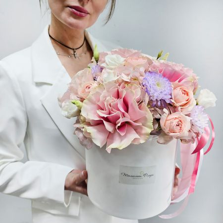 Букет из розовых французских роз в коробке