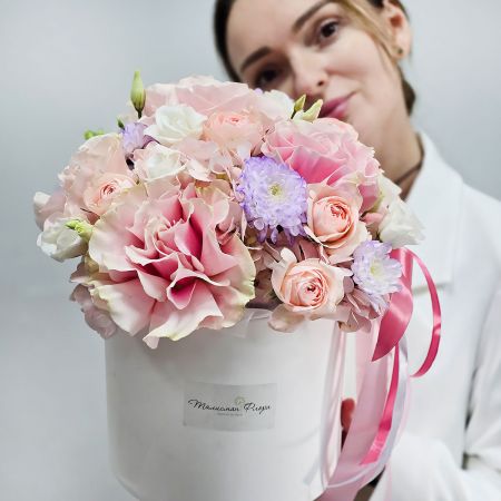 Букет из розовых французских роз в коробке