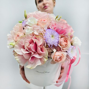 Букет из розовых французских роз в коробке