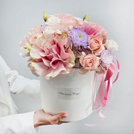 Букет из розовых французских роз в коробке