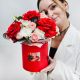 Яркие цветы в красной коробке Желаю счастья
