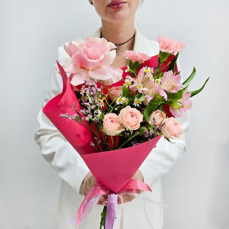 Букет из розовых цветов С Днем Рождения