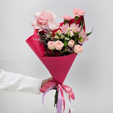 Букет из розовых цветов С Днем Рождения