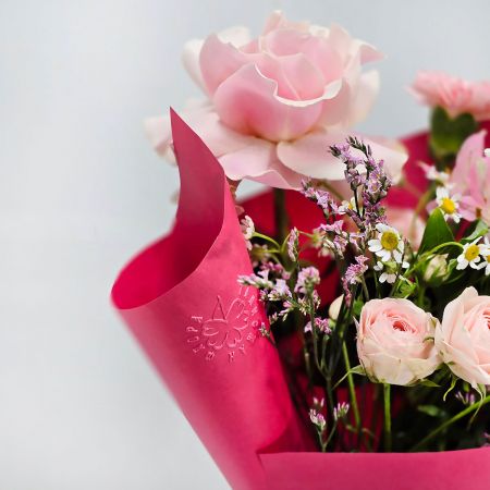 Букет из розовых цветов С Днем Рождения