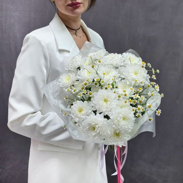 Букет белых цветов Светлость полевая
