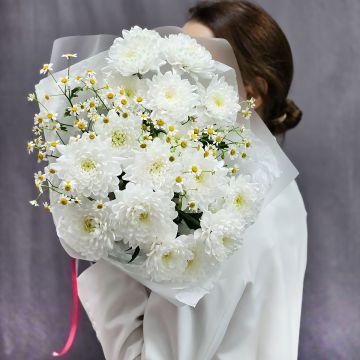 Букет белых цветов Светлость полевая