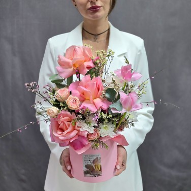 Цветы в коробке Собрано ветром