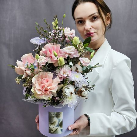 Французские розы в шляпной коробке Розовый сад