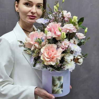 Французские розы в шляпной коробке Розовый сад