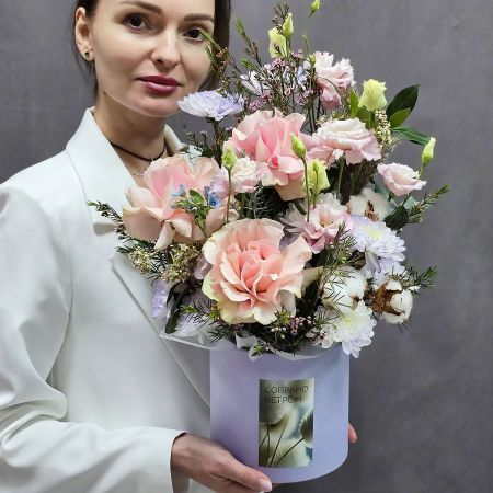 Французские розы в шляпной коробке Розовый сад