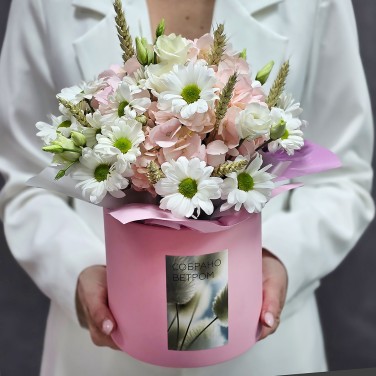 Цветы в коробке с гортензией Розовое облако