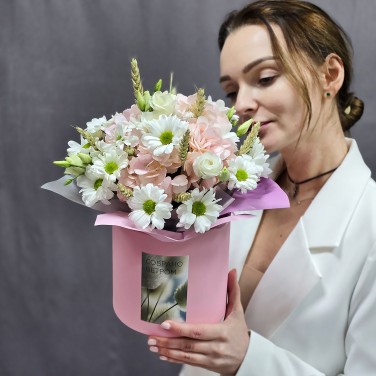 Цветы в коробке с гортензией Розовое облако