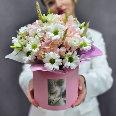 Цветы в коробке с гортензией Розовое облако