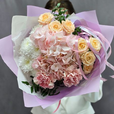 Букет с гортензией и розами Счастья
