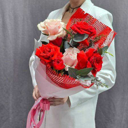 Букет с алыми французскими розами Заворожила