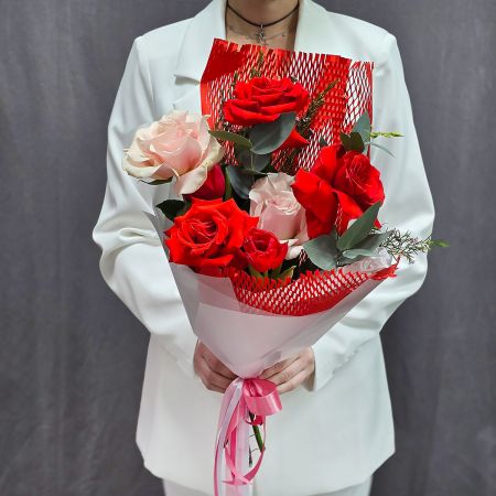 Букет с алыми французскими розами Заворожила