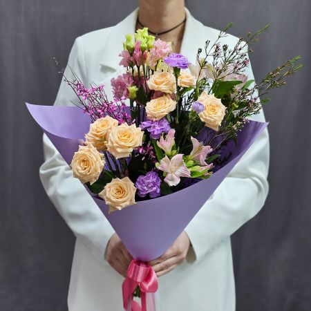 Нежный лавандовый букет из цветов