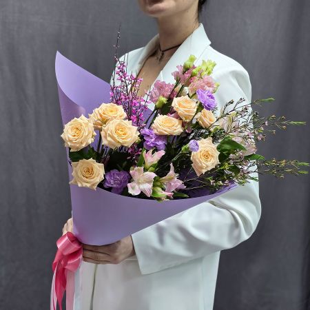 Нежный лавандовый букет из цветов