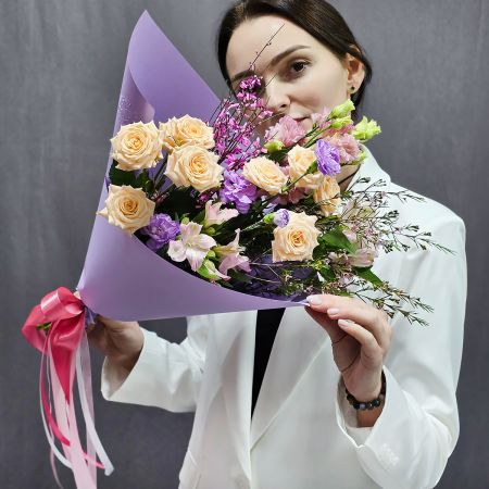 Нежный лавандовый букет из цветов