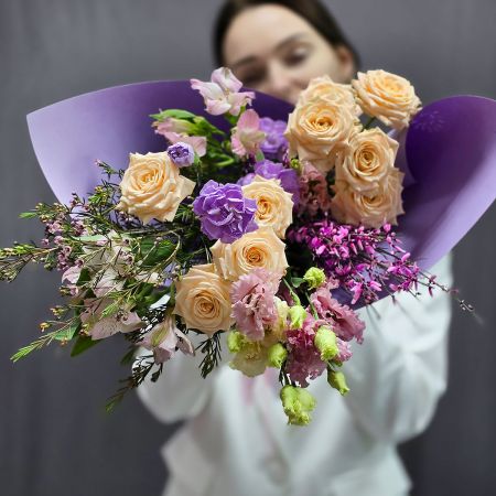 Нежный лавандовый букет из цветов