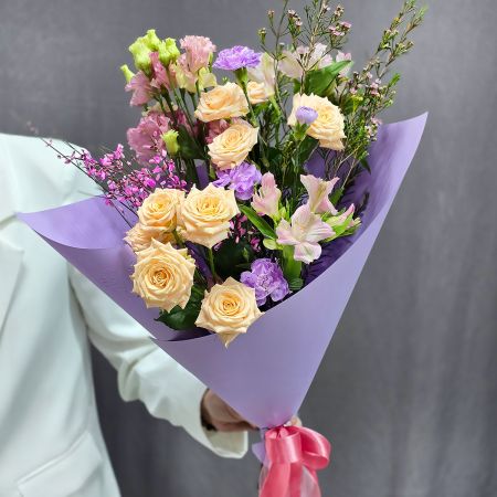 Нежный лавандовый букет из цветов