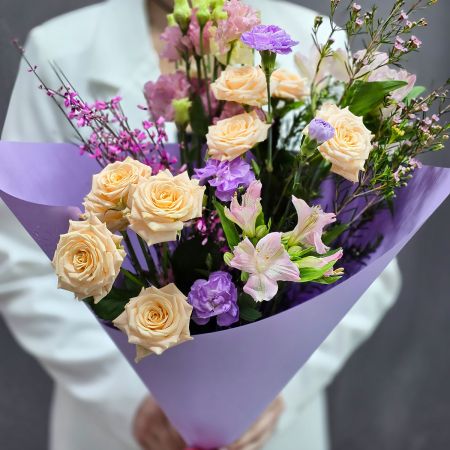 Нежный лавандовый букет из цветов