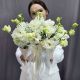 Нежная белая композиция из лизиантуса