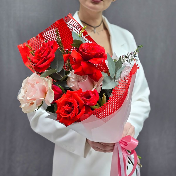 Букет с алыми французскими розами Заворожила