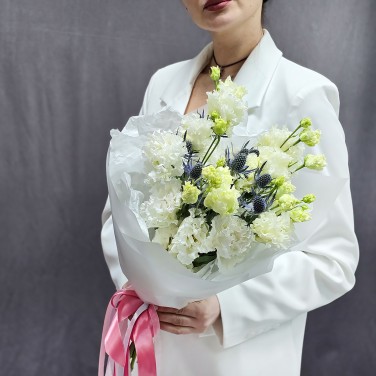 Букет белого лизиантуса Недотрога