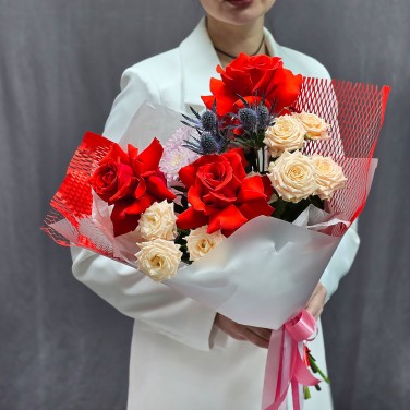 Букет алых роз Ветер страсти