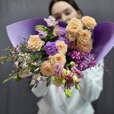 Нежный лавандовый букет из цветов