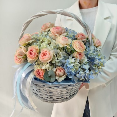 Корзина цветв с гортензией Небесный взор