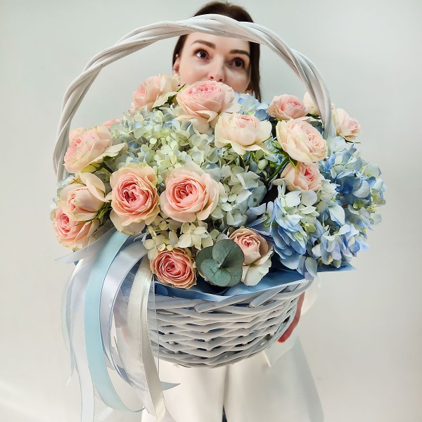 Корзина цветв с гортензией Небесный взор