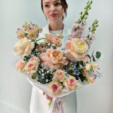 Букет пионовидных роз Небесная грация