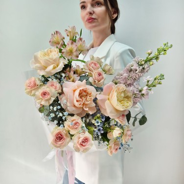 Букет пионовидных роз Небесная грация