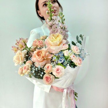 Букет пионовидных роз Небесная грация