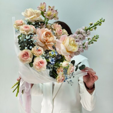 Букет пионовидных роз Небесная грация