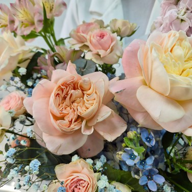 Букет пионовидных роз Небесная грация