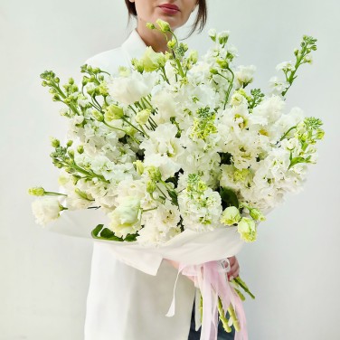 Белый ветер букет из эустомы и маттиол