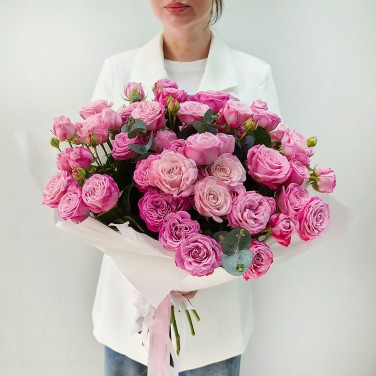 Монобукет кустовых роз Чаровница