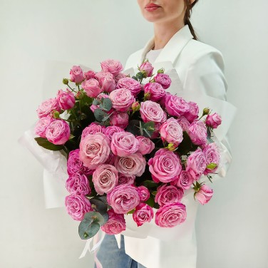 Монобукет кустовых роз Чаровница