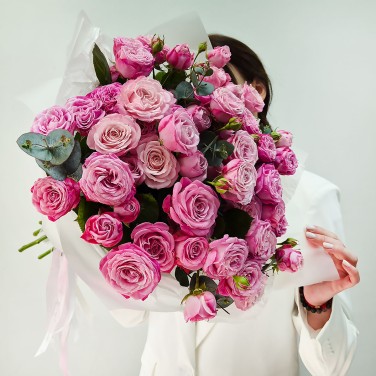 Монобукет кустовых роз Чаровница