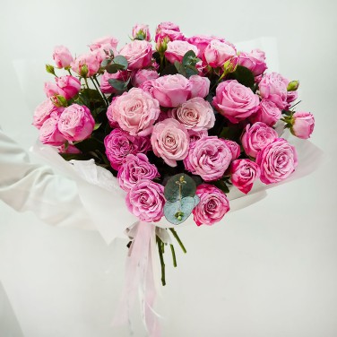 Монобукет кустовых роз Чаровница