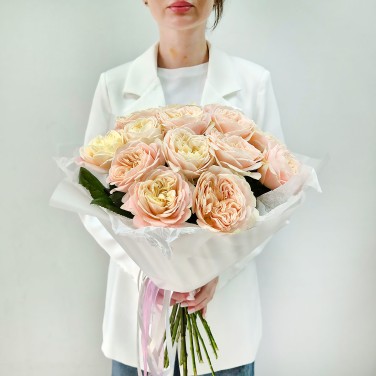 Монобукет пионовидных кремовых роз