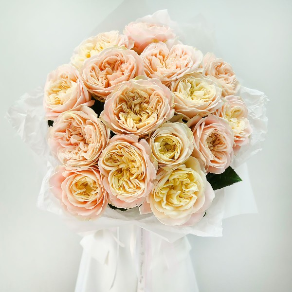 Монобукет пионовидных кремовых роз